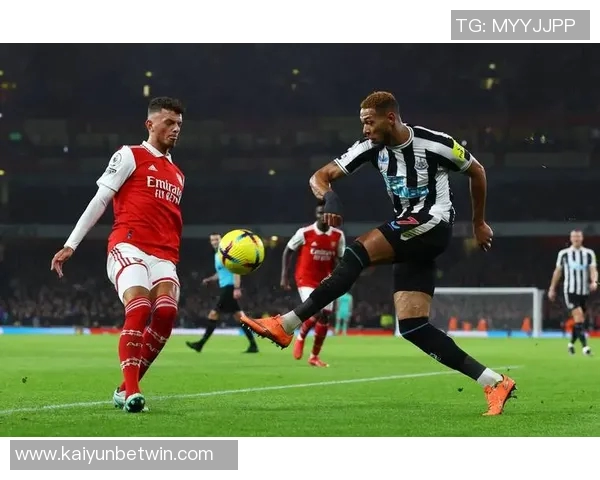 阿森纳与纽卡比赛裁判失误麦克风未关致萨卡被误听解释