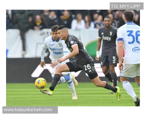 尤文图斯宣布布雷默成功完成左膝半月板手术将全力恢复备战 尤文图斯宣布布雷默成功完成左膝半月板手术将全力恢复备战