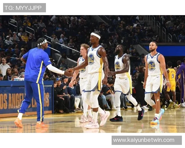 勇士新阵容崛起霍福德助力库里展现无敌风采