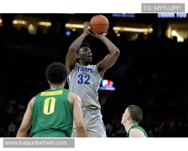 爱德华兹推出平价支线鞋款BelieveThat1备受期待引发热议 爱德华兹推出平价支线鞋款BelieveThat1备受期待引发热议