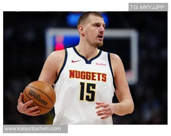 约基奇半场高效表现19分7板8助攻多次快攻扣篮展现统治力 约基奇半场高效表现19分7板8助攻多次快攻扣篮展现统治力